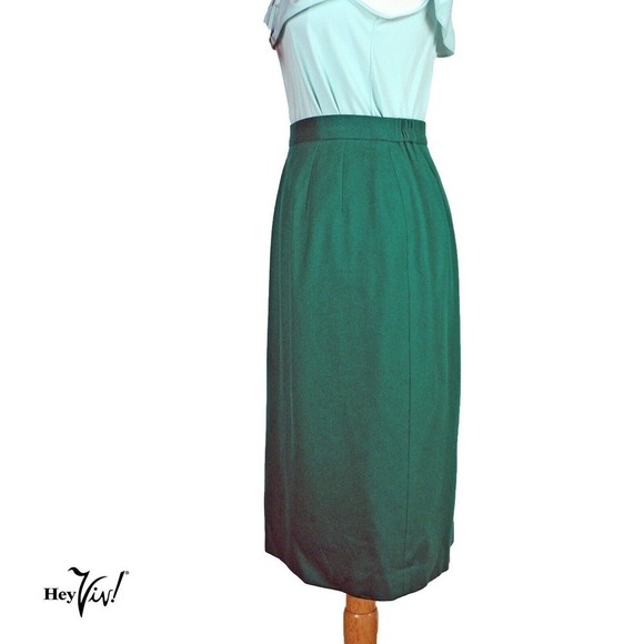 Vintage Kelly Green Wool Pencil Skirt - Back Kick Pleat - 6 - W26 - Hey Viv - Picture 2 of 6